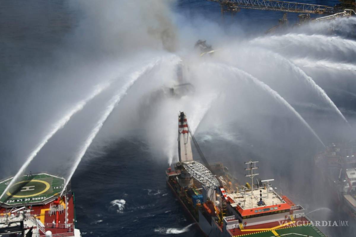 Se perdieron 700 mil barriles de petróleo por incendio en plataforma de Campeche: Pemex