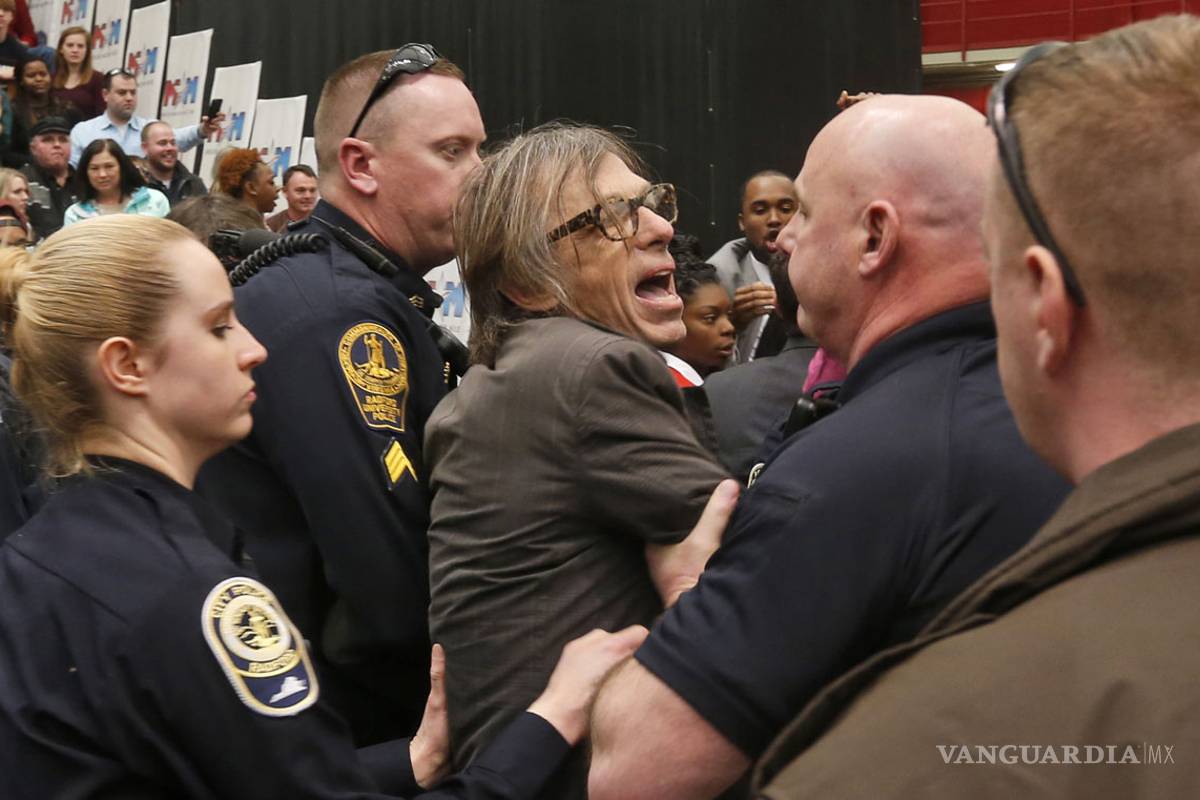 Trump sacó a activistas pro migración de su mitín