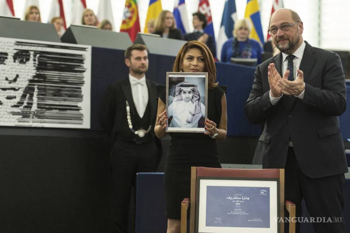 Bloguero saudí Raif Badawi recibe el premio Sájarov