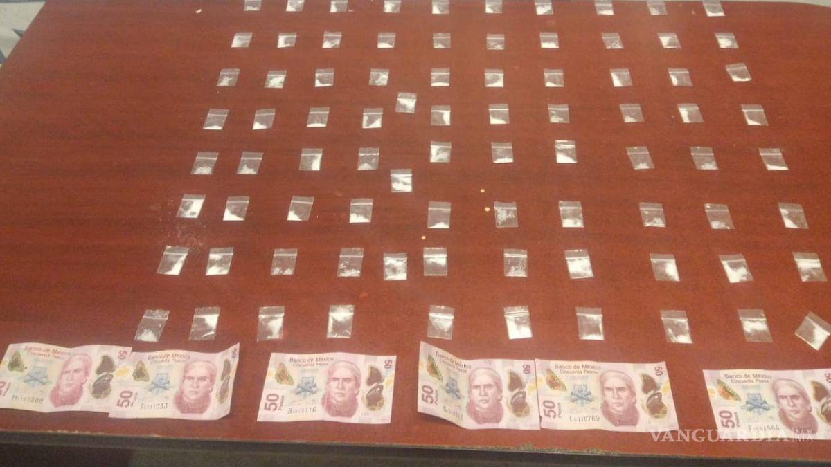 Saltillo: cae en bar del centro presunto narcomenudista; amigos intentaron defenderlo