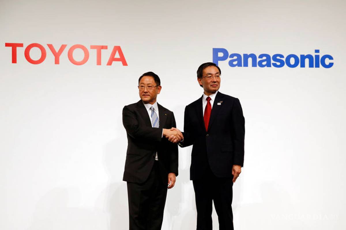 Nace un gigante de las baterías para coches eléctricos, Toyota y Panasonic se alían