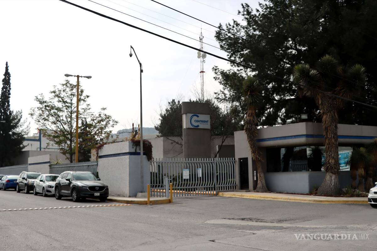 Escapa olor de farmacéutica en Ramos Arizpe; provoca hasta desmayos