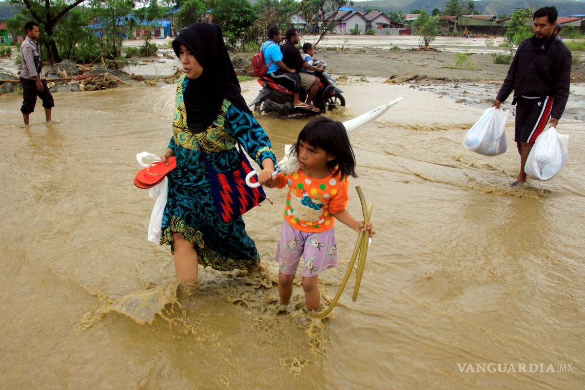 Inundaciones en Papúa Indonesia causan 89 muertos y 74 desaparecidos