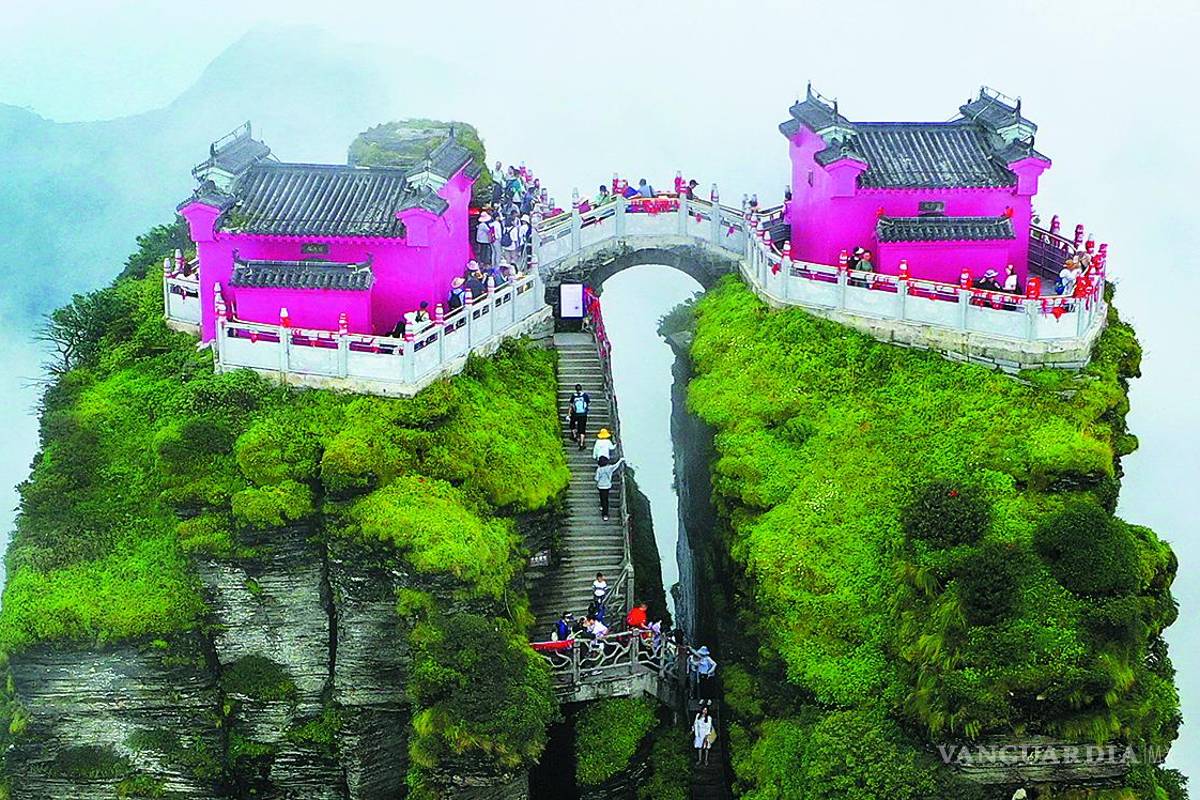 Pintan de rosa templo ancestral en China: Investigan a trabajadores por daño al patrimonio