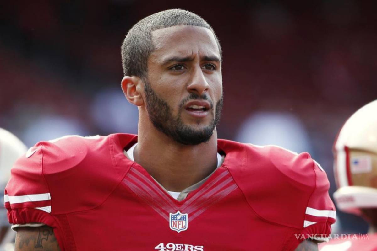 Acusan a Kaepernick de simpatizar con grupo terrorista