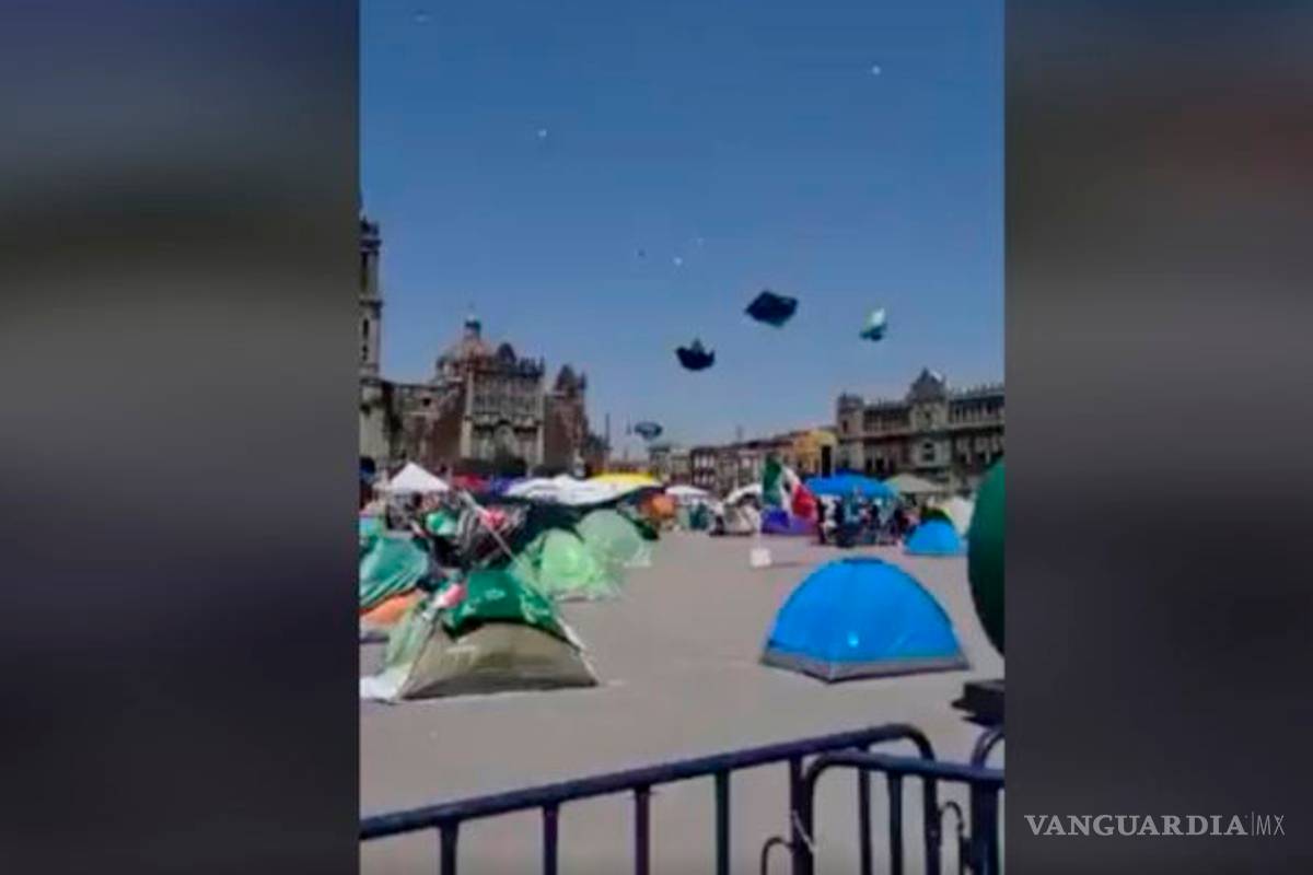 ¿El 'performance' de FRENAAA se salió de control? Graban casas de campaña volando en el Zócalo