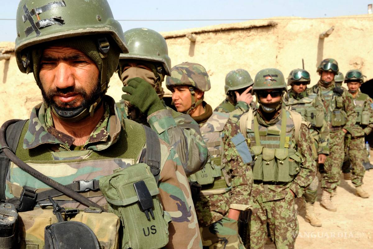 Detiene ejército afgano a 30 policías