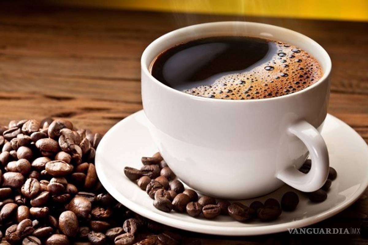 Tomar café para despertar es lo peor que puedes hacer
