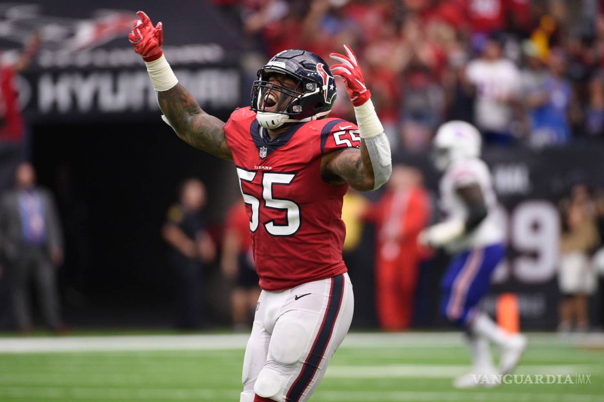 Joseph intercepta, corre y anota para darle la victoria a los Texans