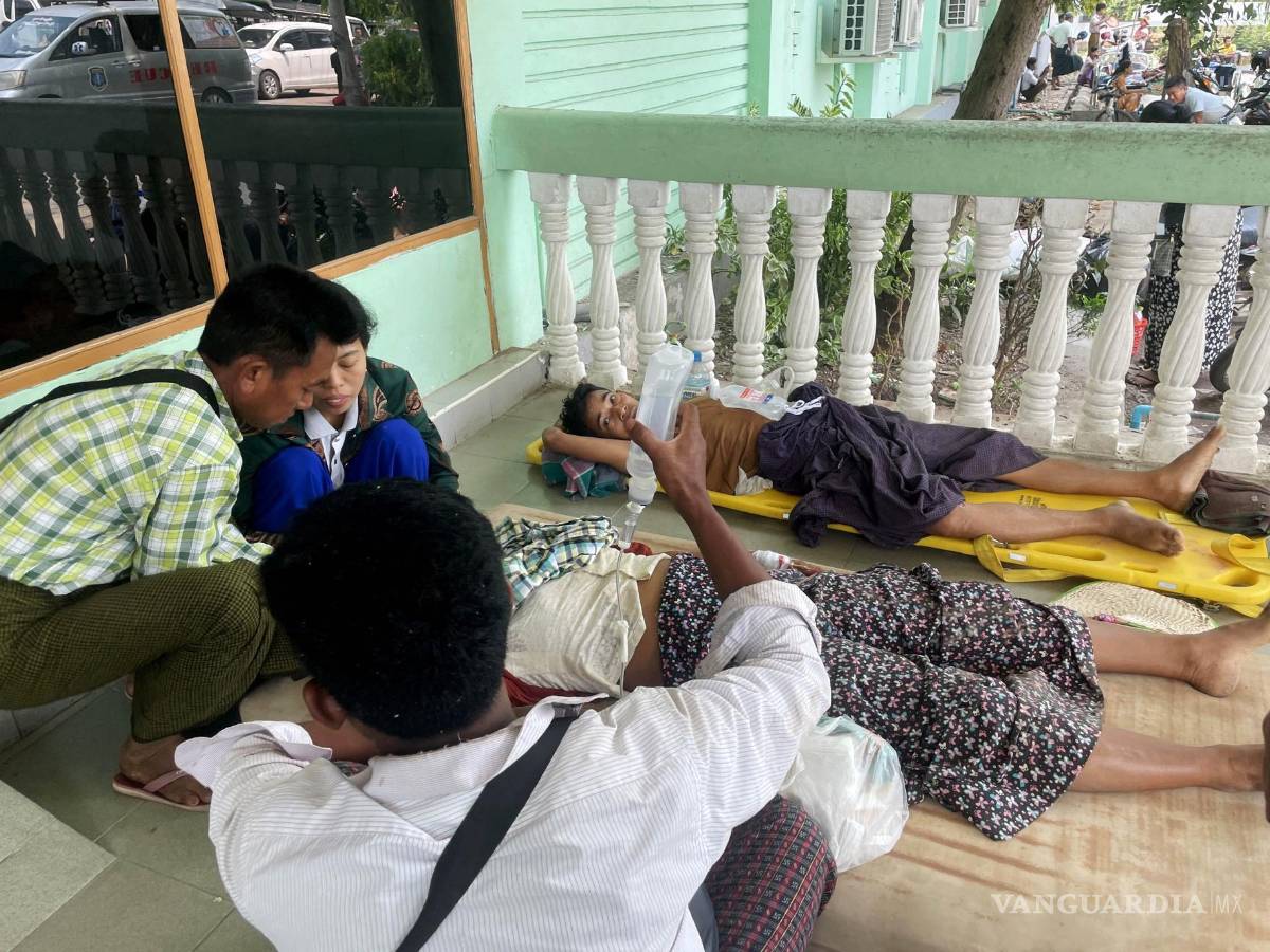 $!Los heridos son atendidos en un hospital tras el terremoto en Naypyidaw, Myanmar.