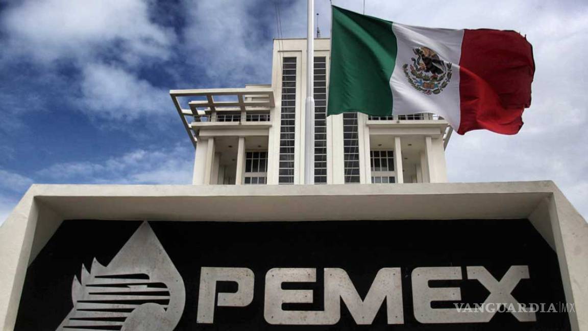 Pemex, en una 'burbuja': mantiene plan de subir producción y analistas ven una 'quema de dinero'