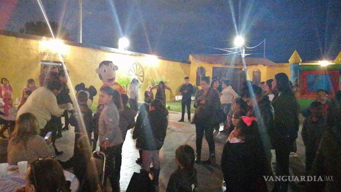 $!En Saltillo invitados 'plantan' a niña en su cumpleaños, usuarios se enteran y le llevan a 'Bely y Beto'