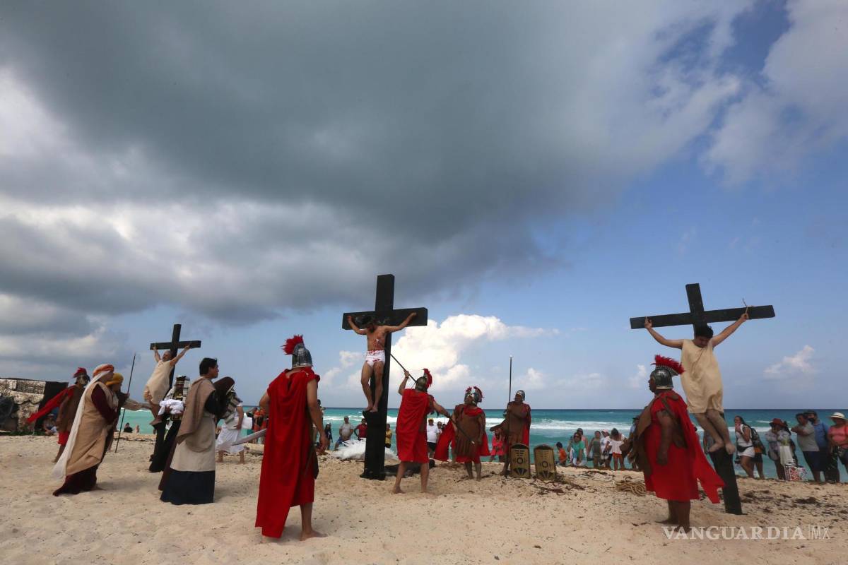 Estas son las 43 imágenes de las representaciones del Viernes Santo que atraparon la atención en el mundo (fotos)