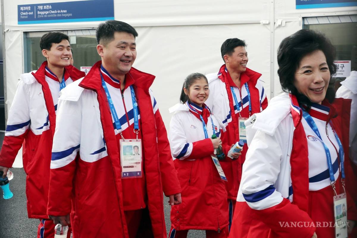 Atletas norcoreanos pasan su primera noche en Pyeongchang