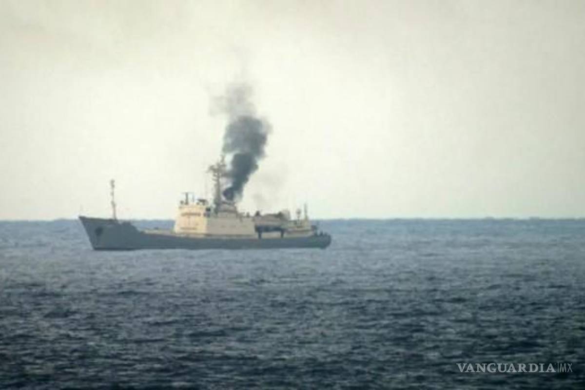Un barco espía ruso se incendia frente a las costas de Siria