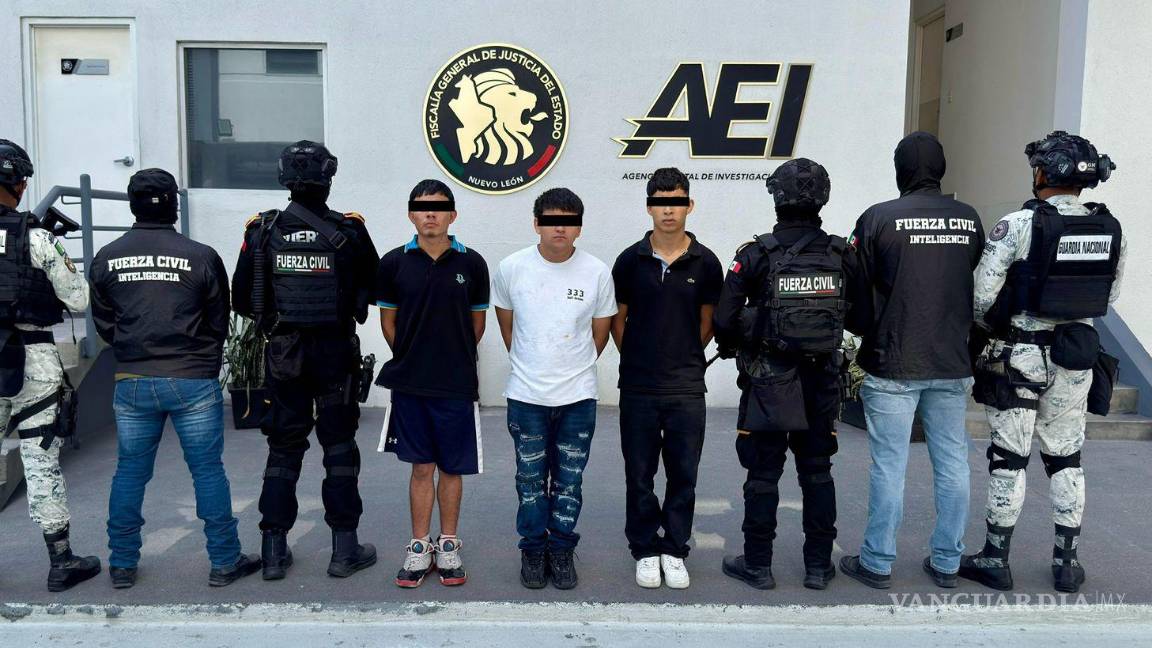 Detienen a cuatro, entre ellos un menor, en posesión de drogas y un arma larga, en Nuevo León