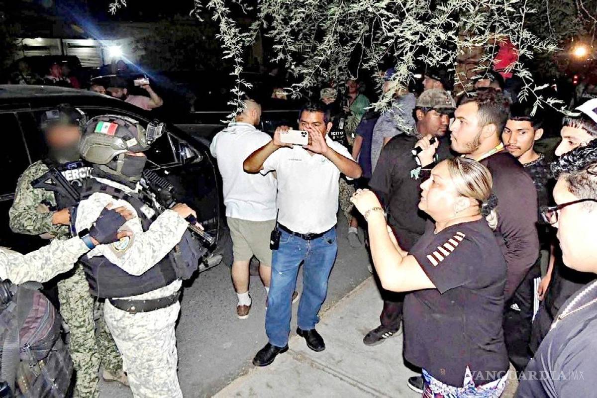 Acorralan a militares tras robo de $50 mil... y lo transmiten en vivo por Facebook