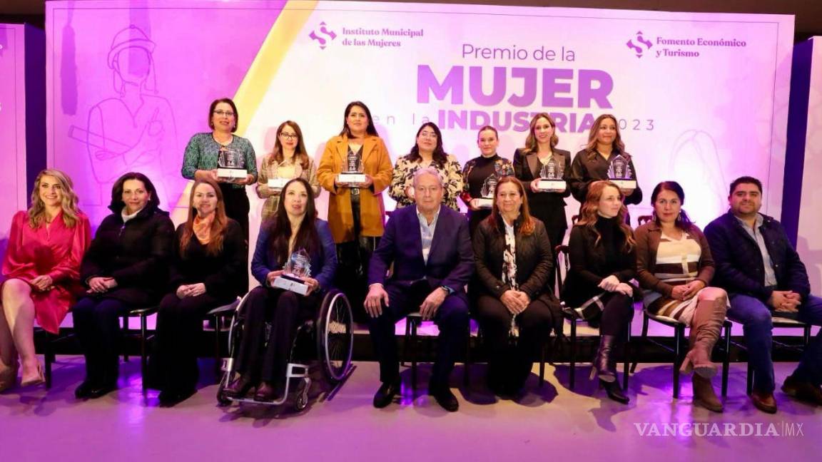 Entrega Alcalde a 8 brillantes saltillenses el Premio de la Mujer en la Industria 2023