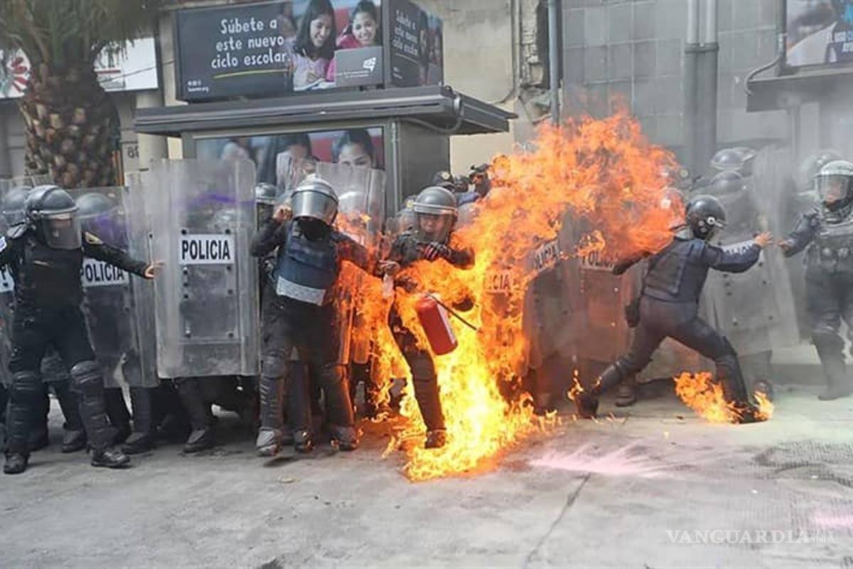Al menos 43 mujeres policías heridas por marcha feminista pro aborto en CDMX