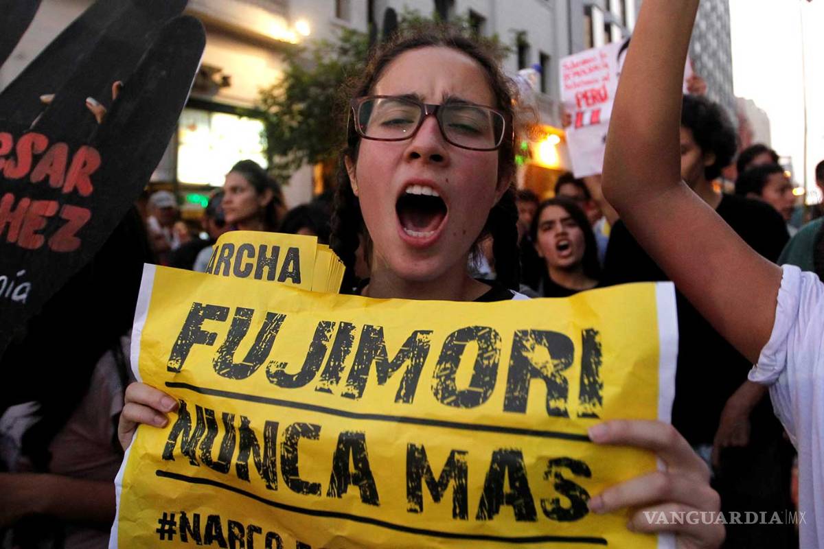 Salen miles de peruanos a las calles en contra de Keiko Fujimori