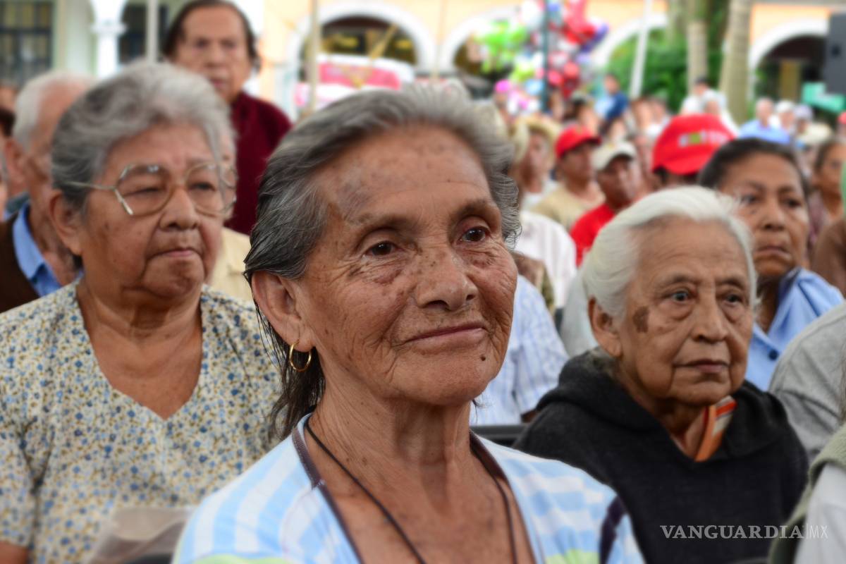 En marcha programas en apoyo de adultos mayores