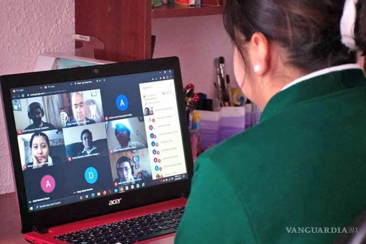 Maestra deja tarea a papás, dice que va a 'viajar' y pide que no la molesten