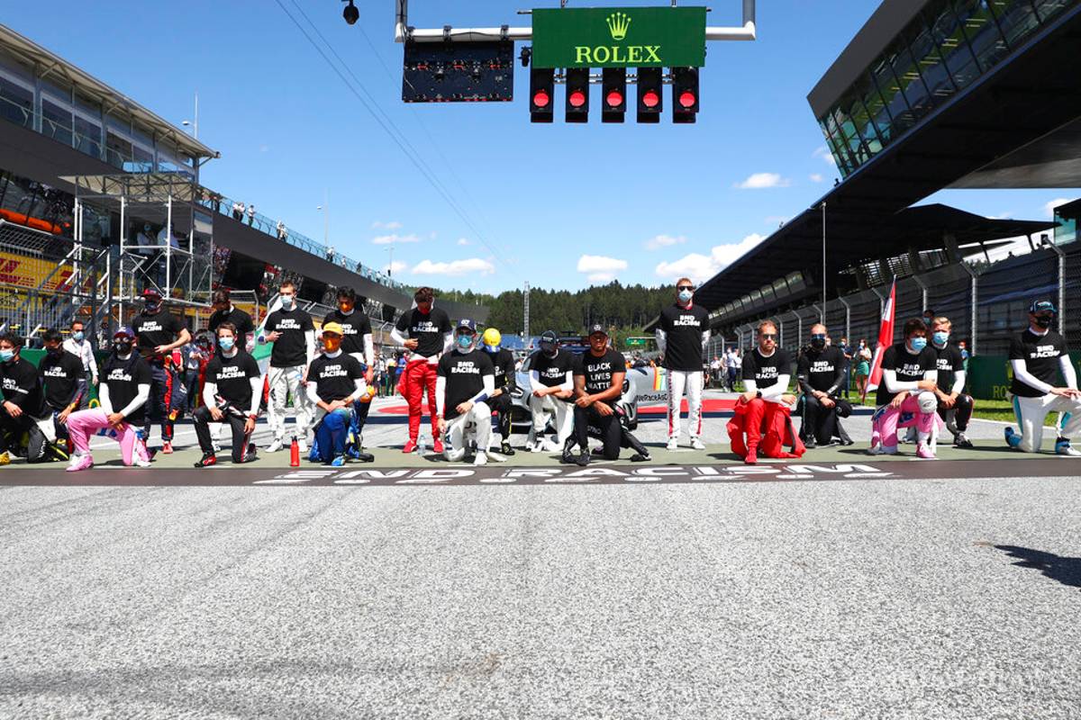 Pilotos se arrodillan contra el racismo antes de iniciar el GP de Austria