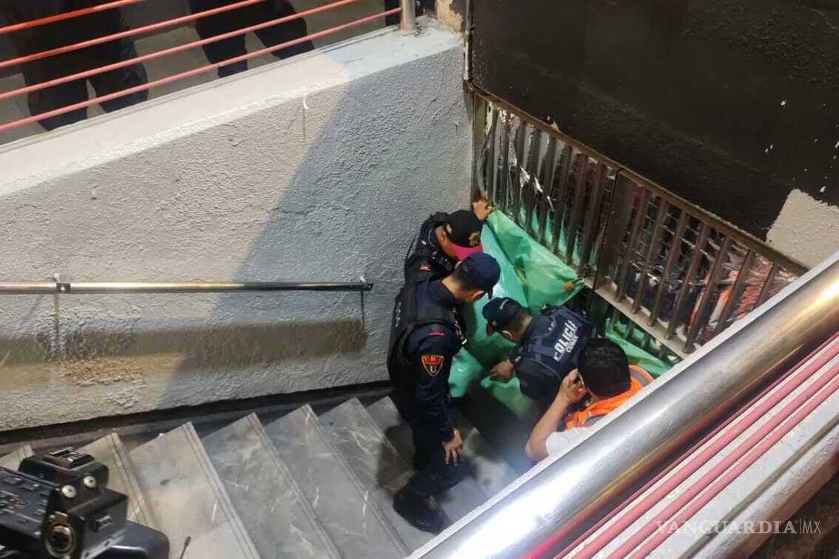 Balean a hombre al interior de estación Bellas Artes del Metro CDMX