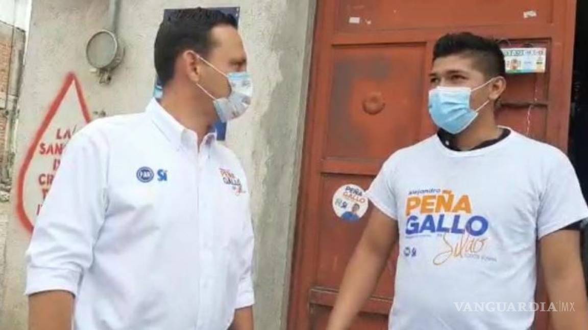 Joven exhibe a candidato del PAN en Silao; él lo amenaza con darle 'una calentadita' (video)