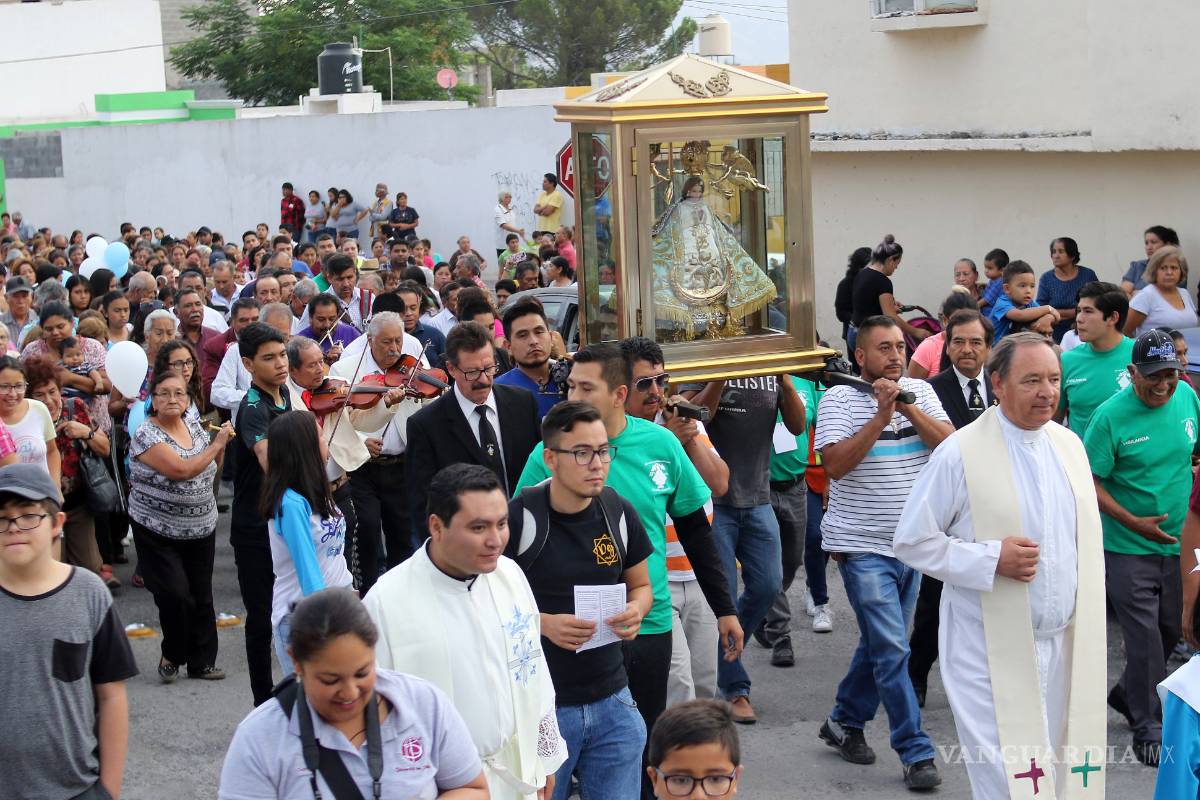 Llega a Saltillo la virgen de San Juan de los Lagos y feligreses la reciben