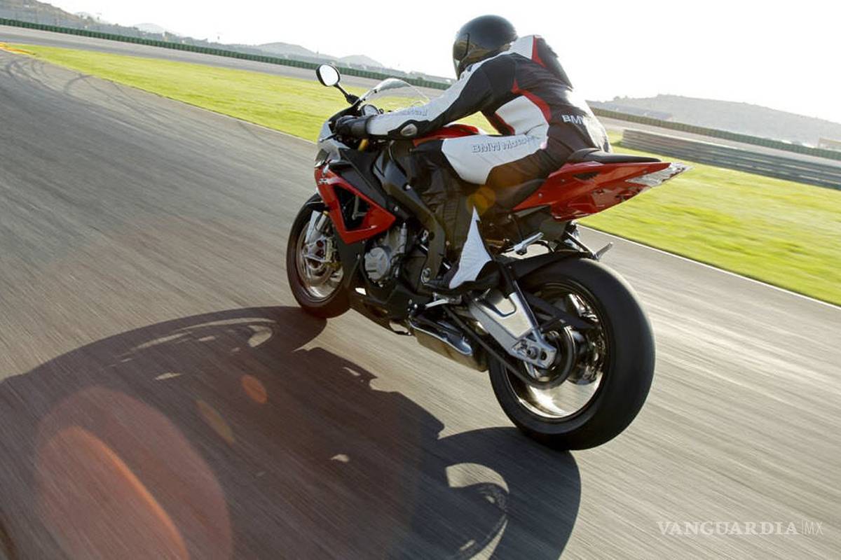 Conducir en moto, bueno para la salud mental, reduce estrés y mejora la atención