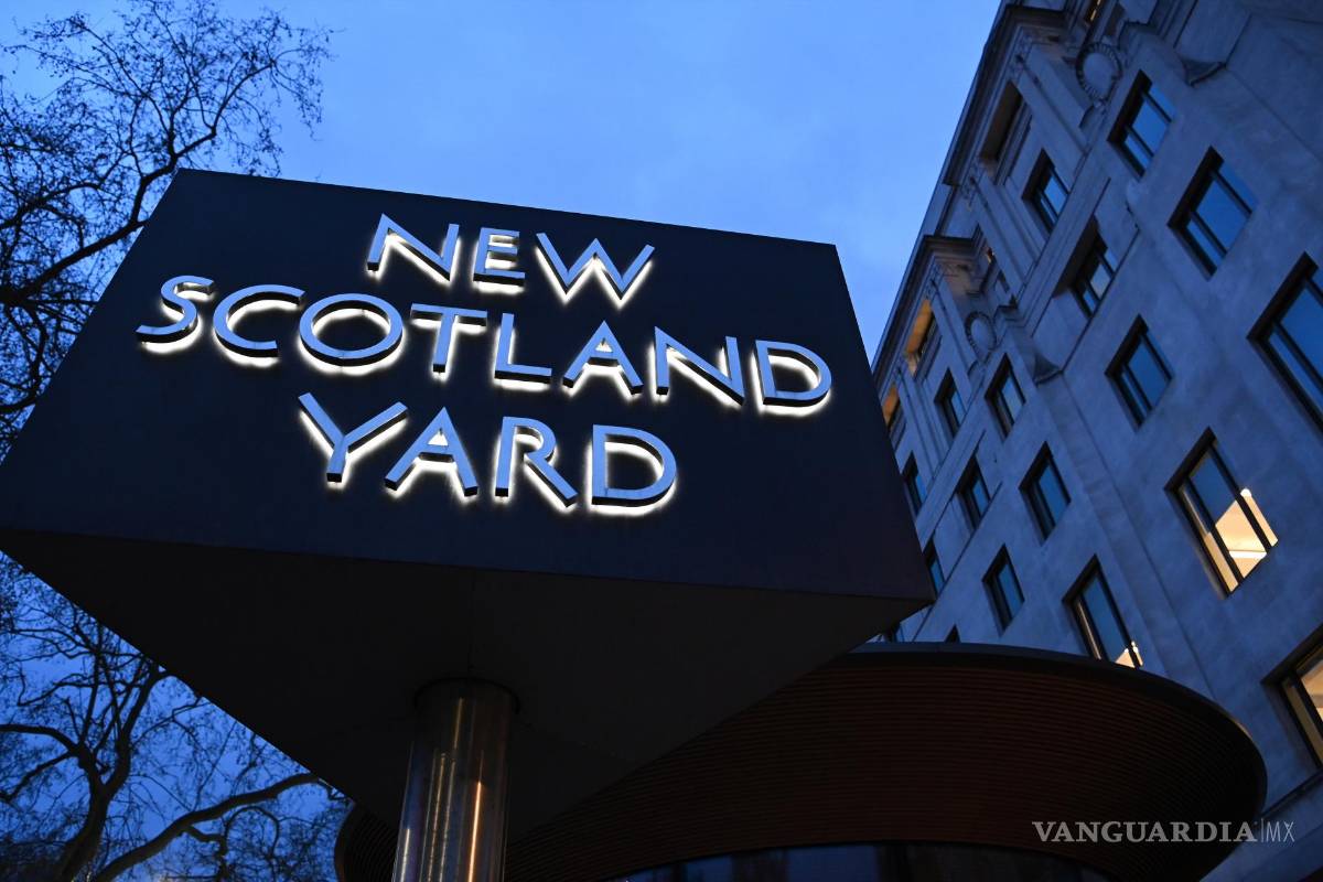 $!La Policía Metropolitana multó a 20 personas por el incumplimiento del confinamiento durante las fiestas en Downing Street.