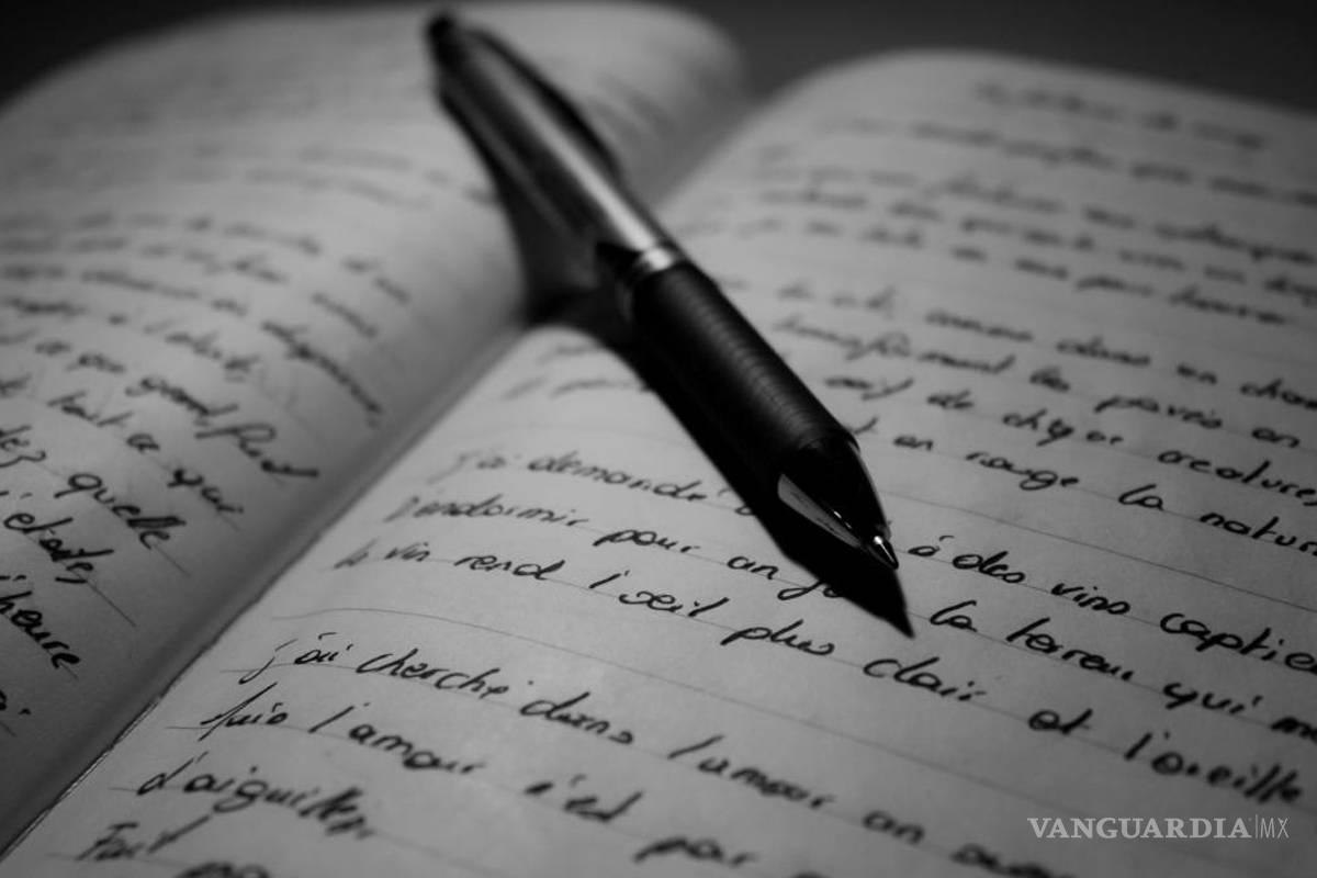 Destacan editores mutaciones de la escritura en los últimos años