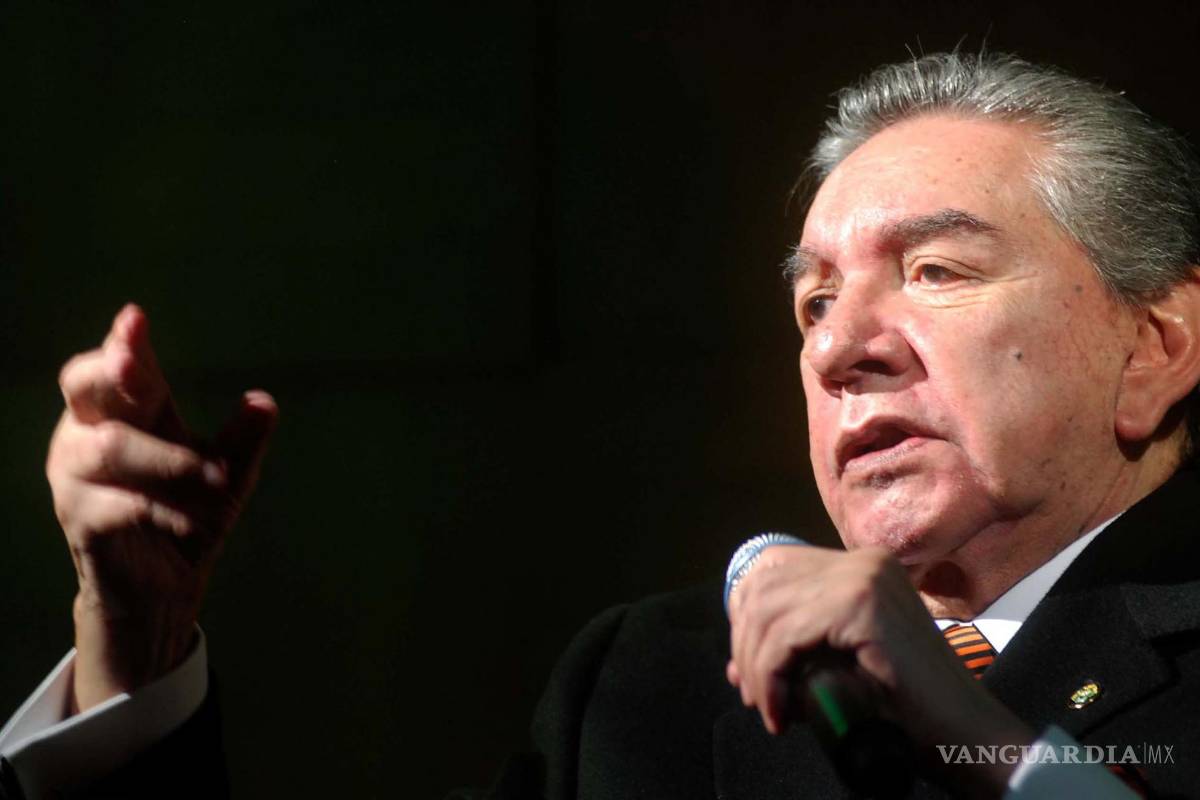 Hospitalizan al cantante Marco Antonio Muñiz; se recupera de una hernia