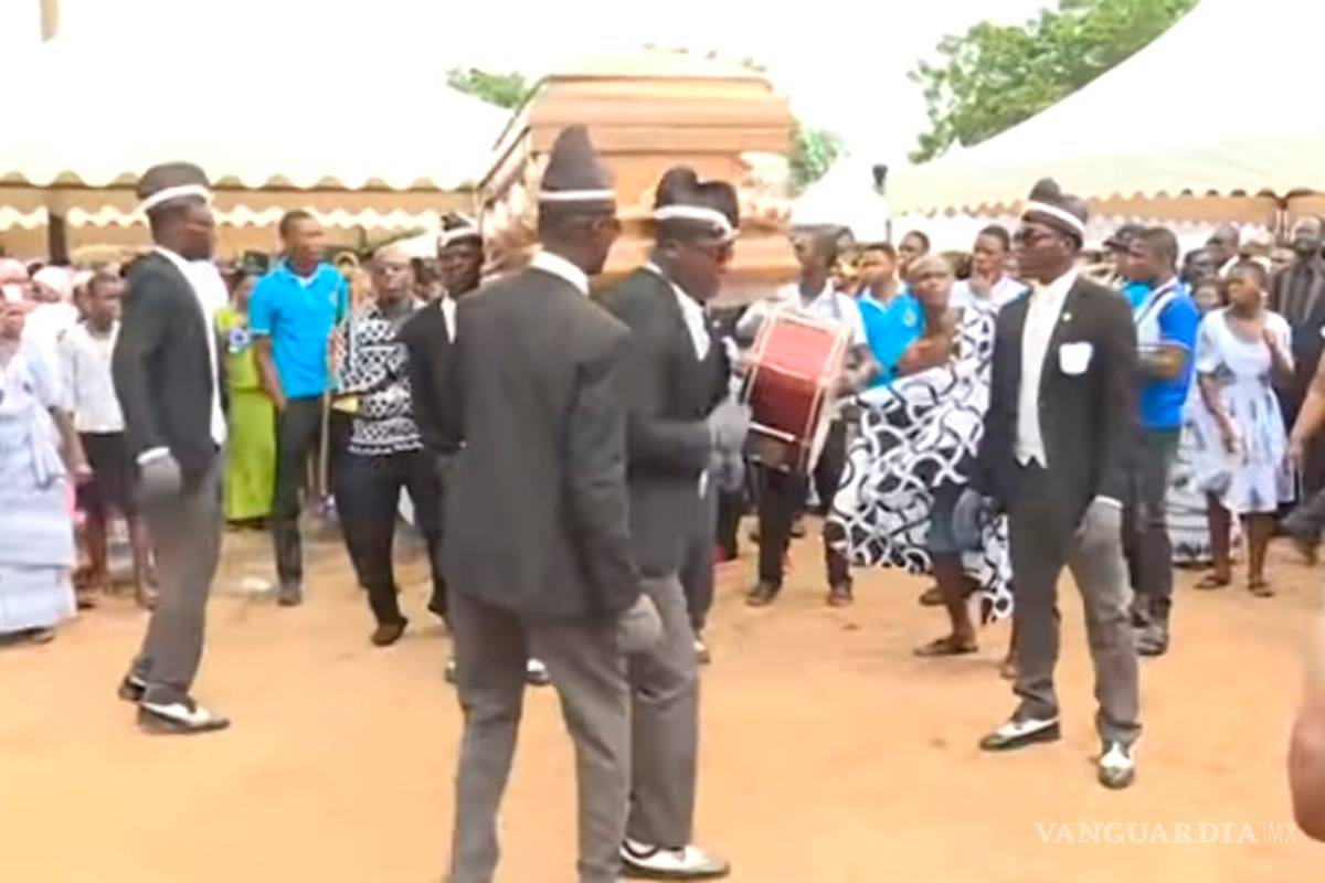 ¿Te has preguntado quiénes son los africanos del meme que bailan mientras cargan un ataúd?