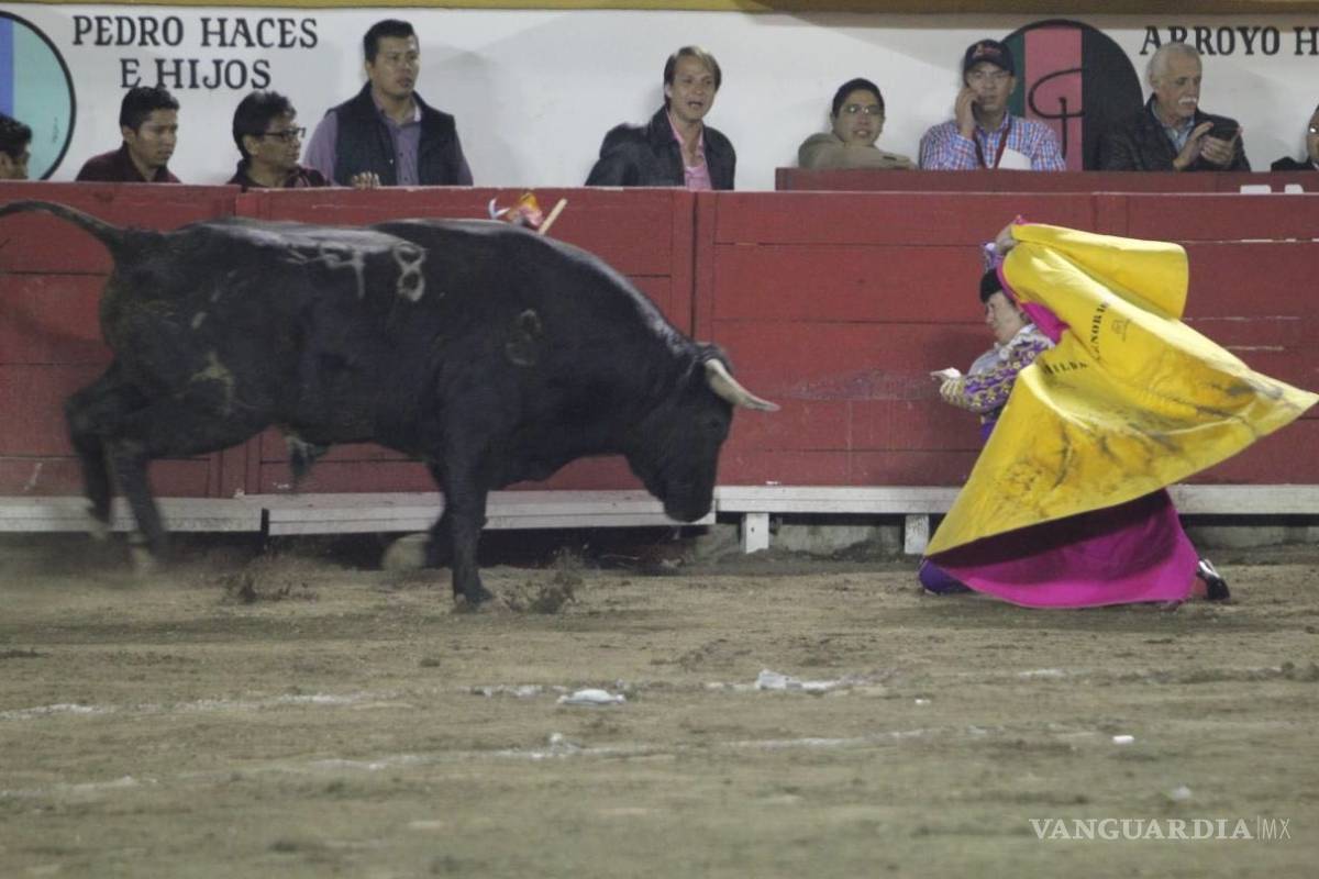 $!Toro le destroza la mandíbula a Hilda Tenorio