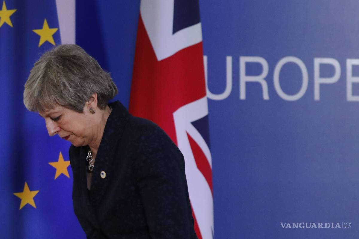 Afirman que Theresa May está en cuerda floja
