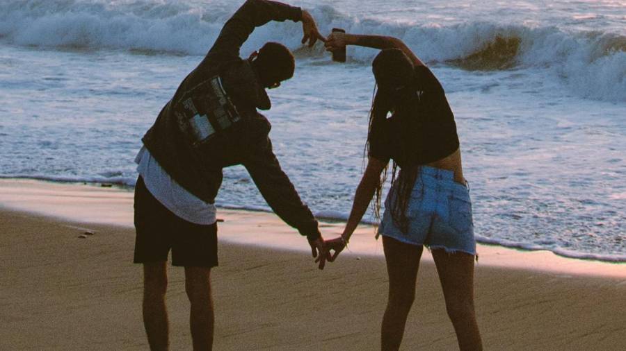 Celebra estos pequeños triunfos puede fortalecer el camino hacia una intimidad renovada.