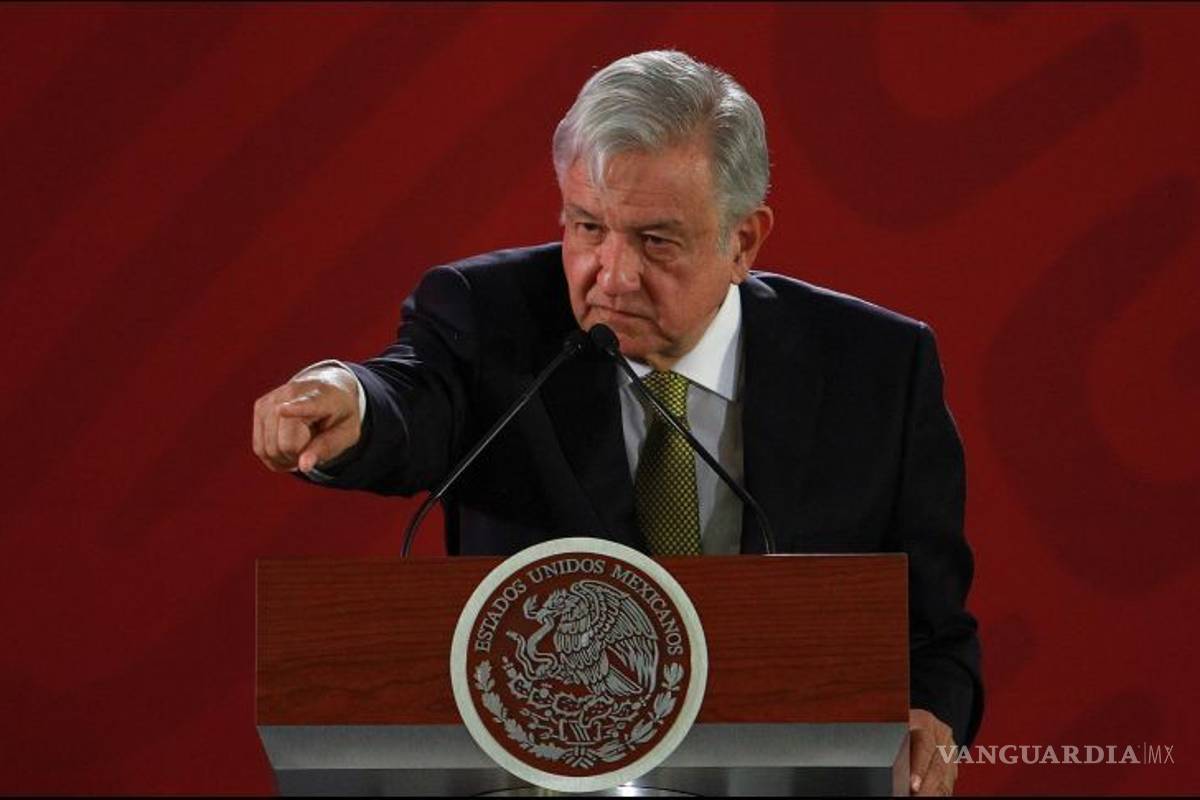 Hay indicios de huachicol en refinerías, dice AMLO