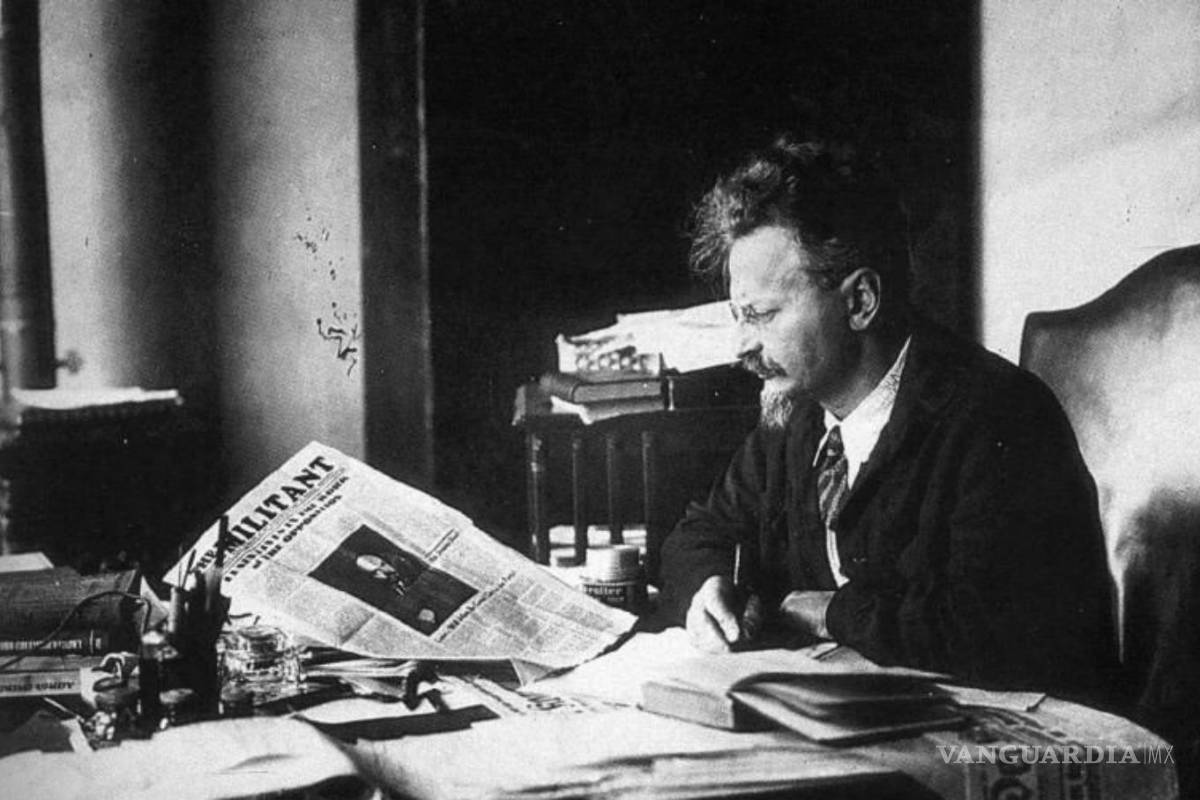 Sale en español la biografía completa de Stalin escrita por Trotsky