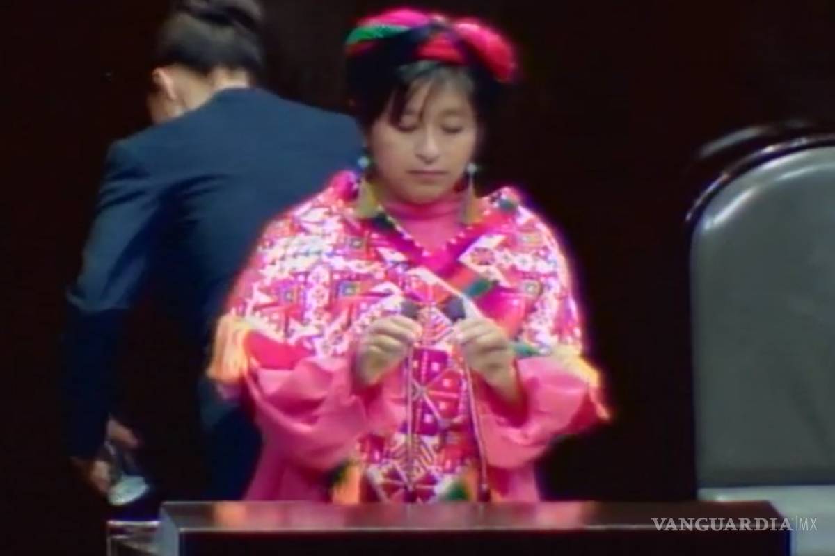 Mujer indígena reclama a diputados: ‘Están más atentos a su celular’