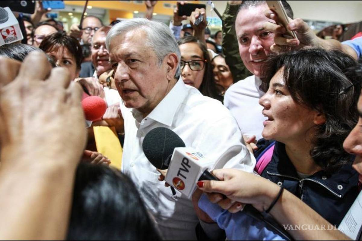 En Sinaloa reciben con protestas a AMLO
