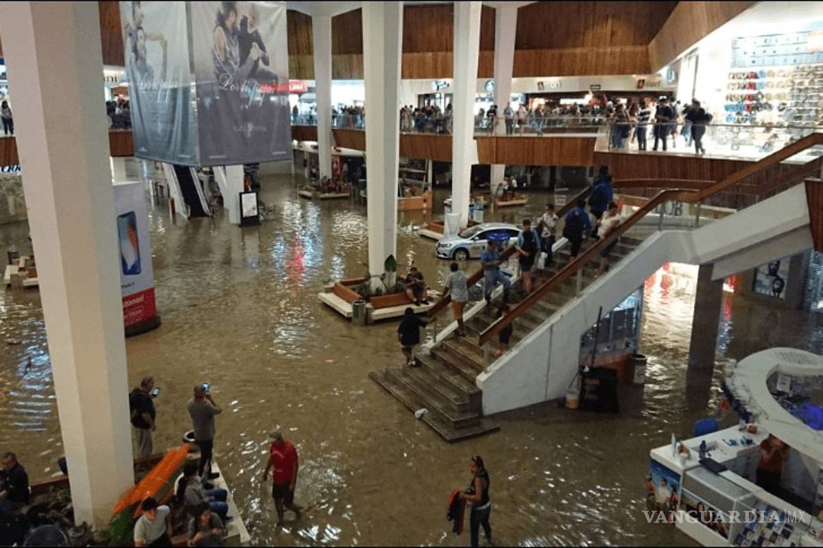 ‘Vapulean’ lluvias a Guadalajara: se inundan vialidades y hasta centros comerciales