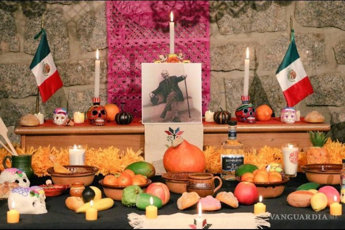 Instalan altar de muertos en sede UNESCO de París en honor a Sergio Pitol