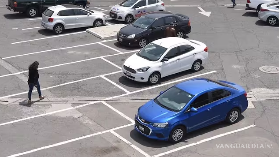 Denuncian intimidación a clientes para reparar autos en estacionamientos de la CDMX