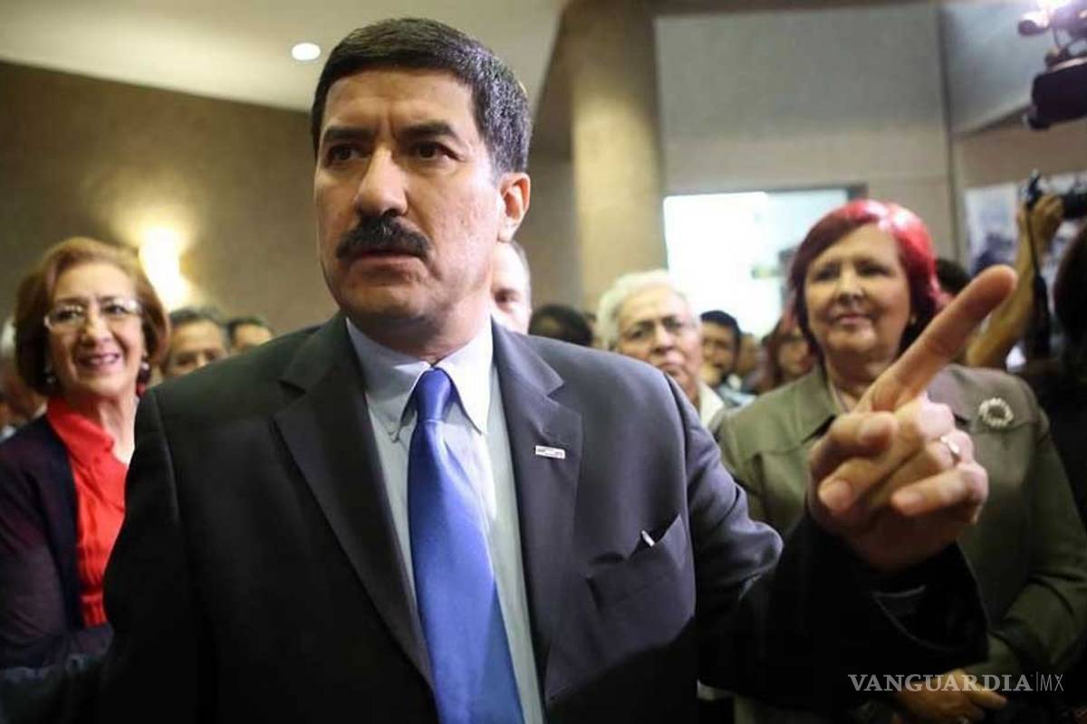 Javier Corral va contra fallo para que estados se sumen a pleito con Peña Nieto