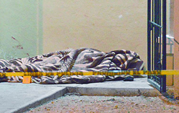 Su papá le reclama por llegar tarde y lo mata, en Saltillo