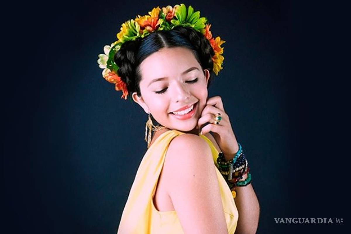 Hija de Pepe Aguilar celebra de negro sus XV años