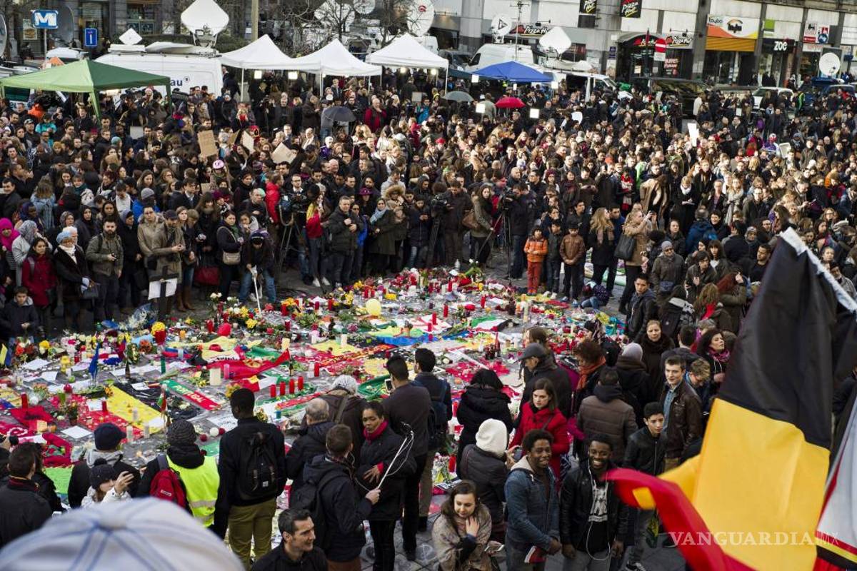 Bruselas intenta volver a la normalidad un día después del terror