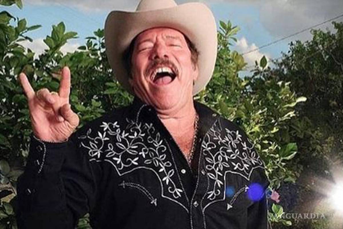 'El Rey de mil coronas' vence al COVID-19; Lalo Mora se recupera en casa